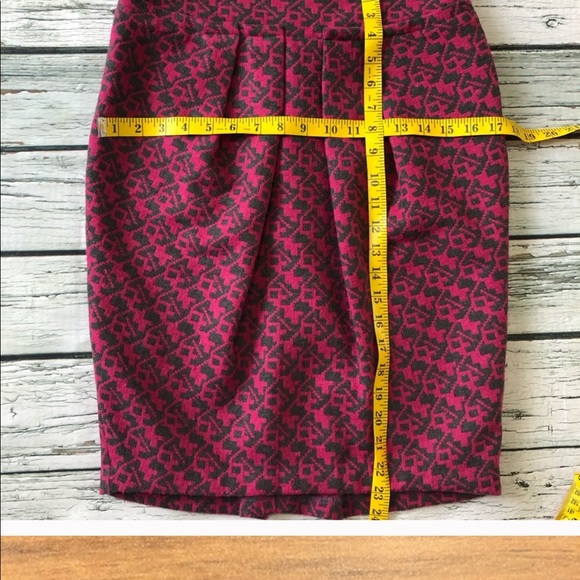 Eva Franco High-Waisted Pleated Pencil Ski… - Picture 5 of 6